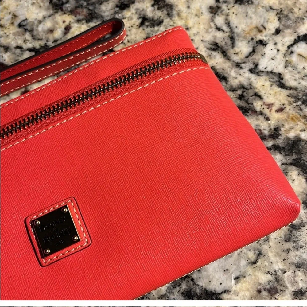 DOONEY&BOURKE 🐝🐝LEATHER WRISTLET - Picture 10 of 13